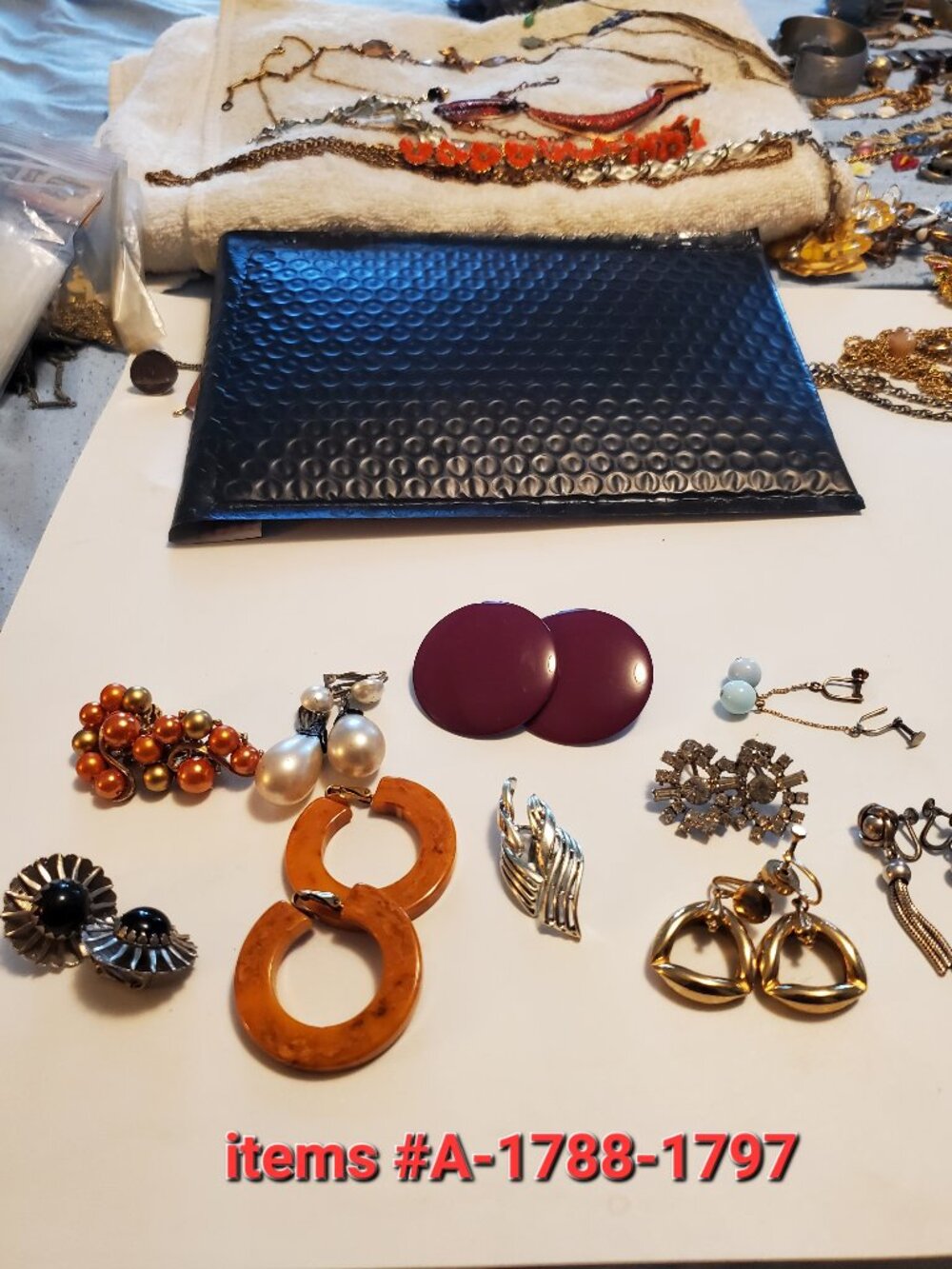 10 Pair of Earrings, items # A 1788-1797, wt .117 grams.